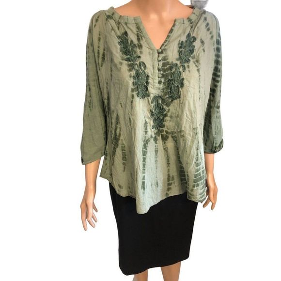 (5 for $25) Sage green 3/4 length sleeve tie-dye top size medium - Picture 4 of 7